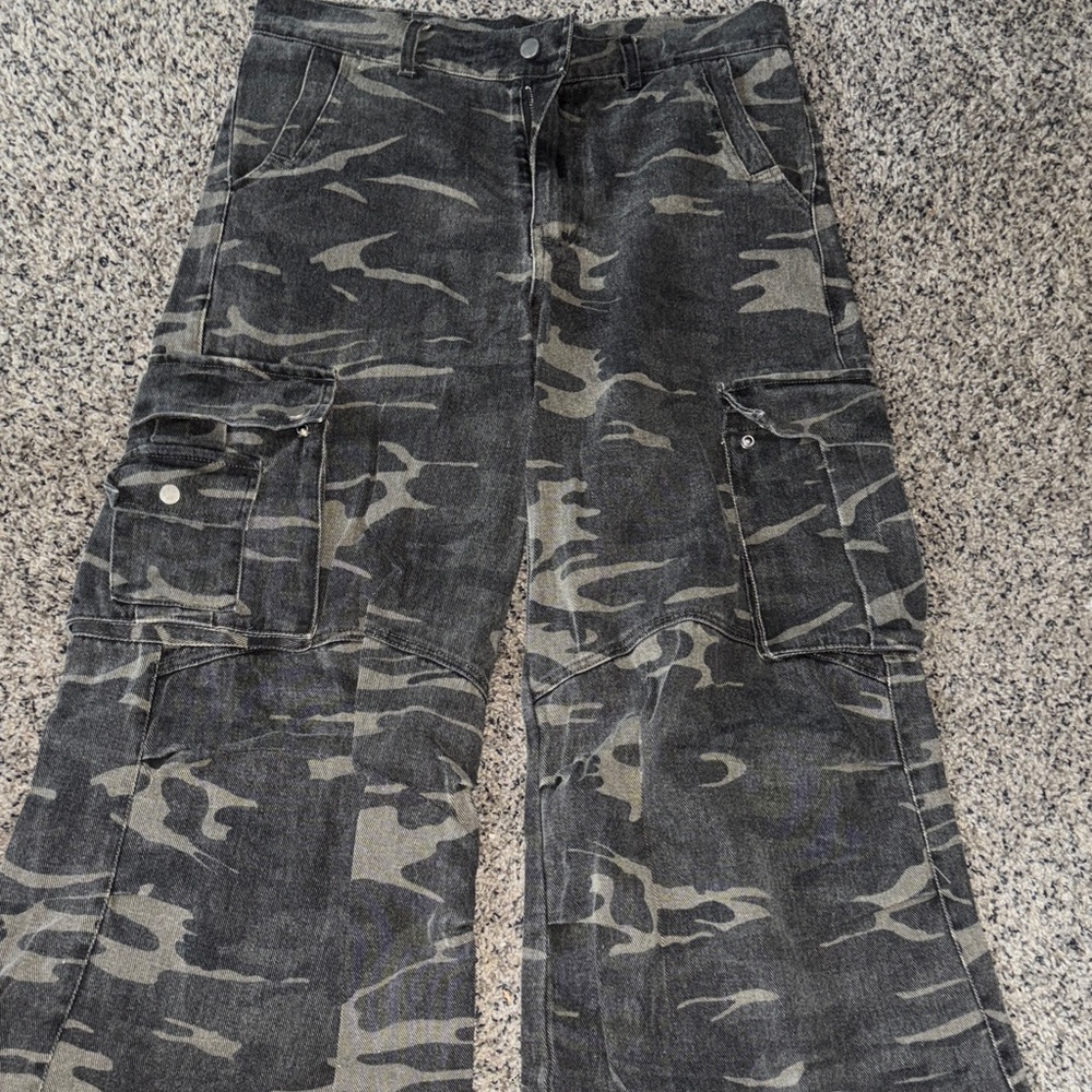 Persona Men's Gray Camouflage Cargo Pants